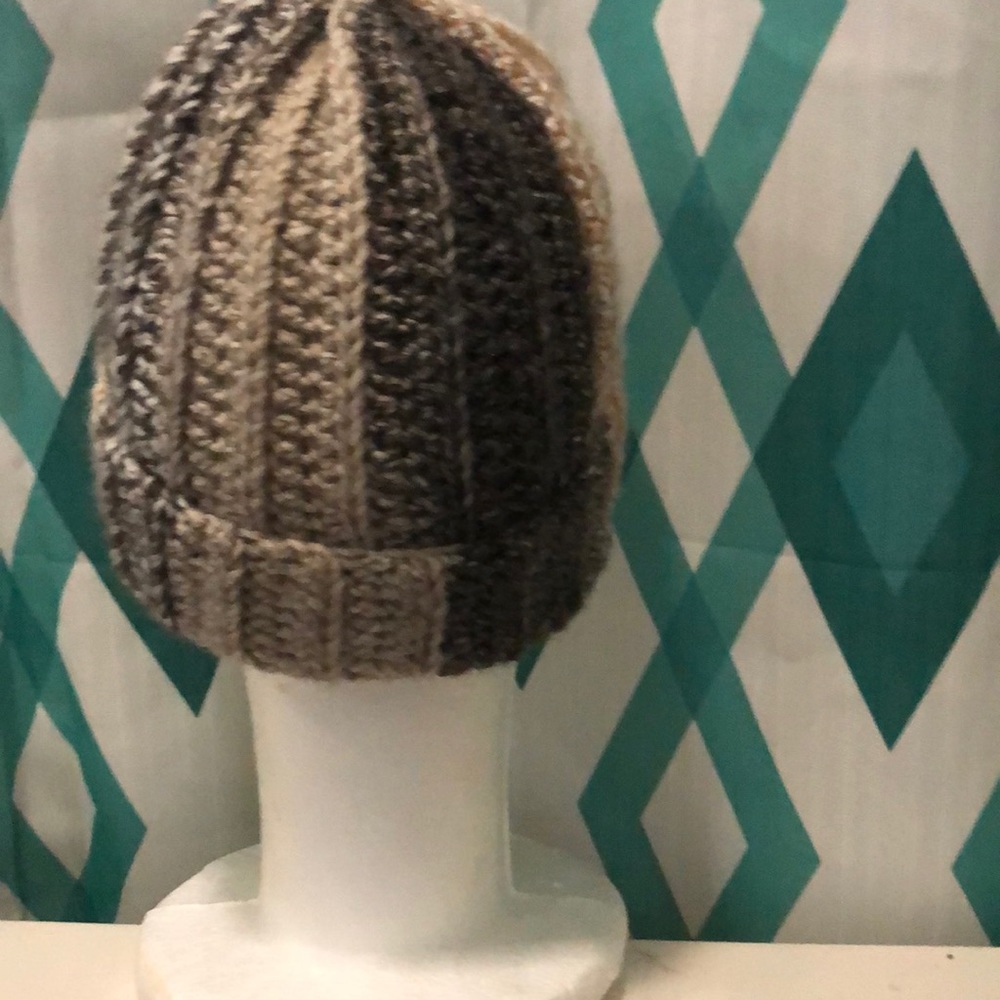 Super cute fall/winter hat - Picture 3 of 4